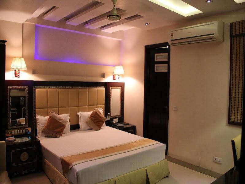 Dewdrop Intercity Hotel Nowe Delhi Zewnętrze zdjęcie